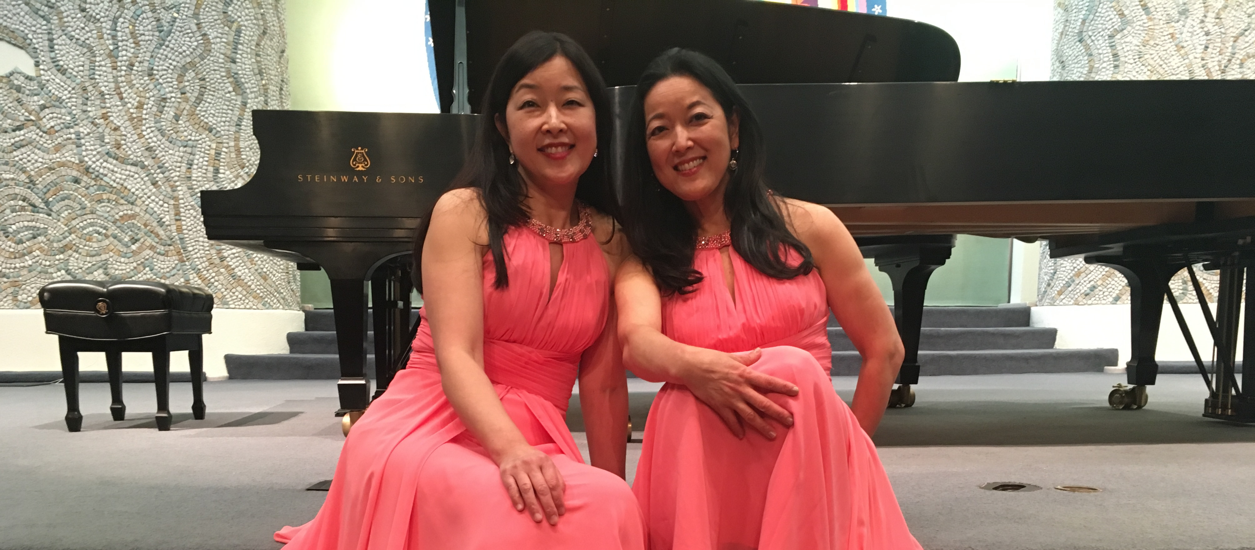 The Mack Sisters duo pianist