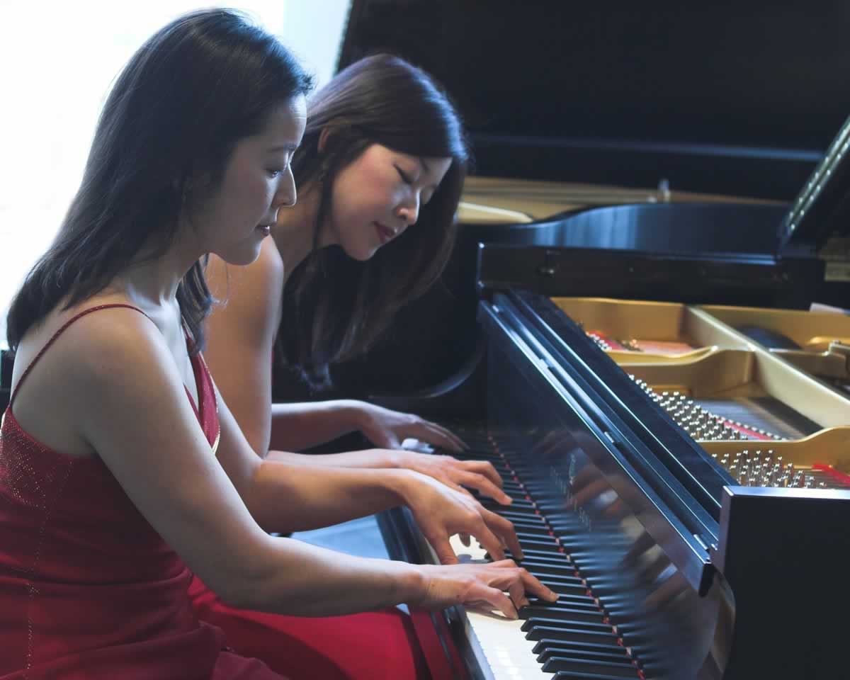 Mack Sisters duo pianists